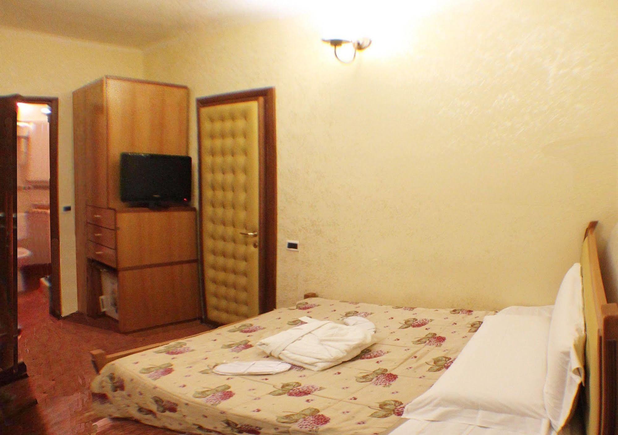 Caligola Resort Rzym Zewnętrze zdjęcie
